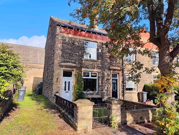3 Bedroom End Of Terrace House For Sale In Brookeville Avenue, Hipperholme, HX3