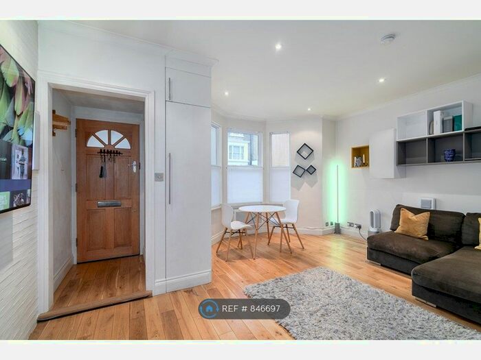 1 Bedroom Flat To Rent In Curwen Road, London, W12