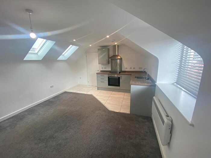 1 Bedroom Flat To Rent In Two Mile Hill Road, Kingswood, Bristol, BS15