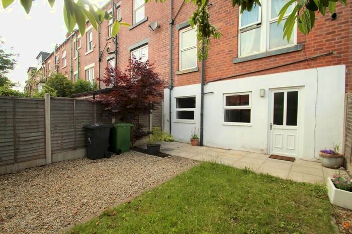 1 Bedroom Flat To Rent In Back Markham Avenue, Leeds, LS8