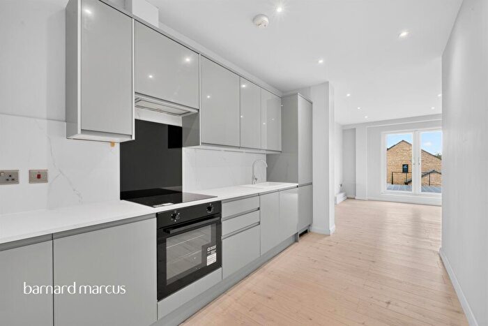 2 Bedroom Apartment For Sale In Malden Road, New Malden, KT3