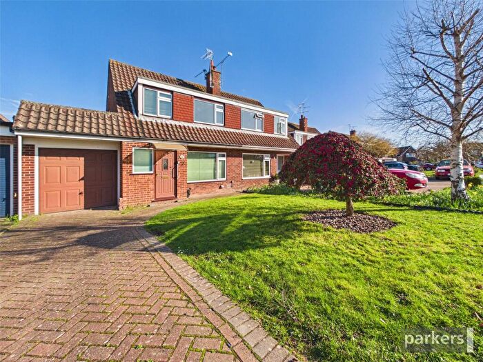 3 Bedroom Semi Detached House For Sale In Malvern Close, Woodley, Reading, Berkshire, RG5