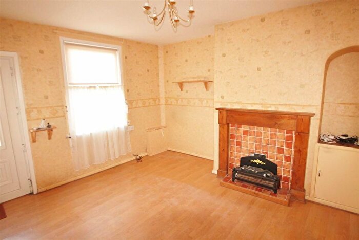 2 Bedroom Terraced House For Sale In Castle Street, Oswestry, SY11