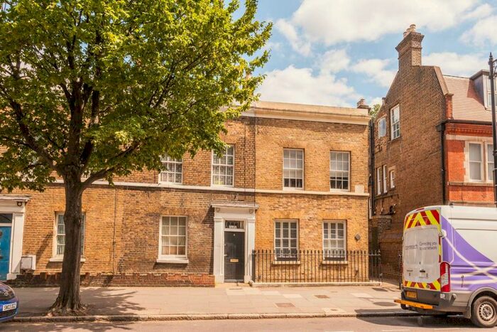 3 Bedroom End Of Terrace House To Rent In Fairfield Road, Bow, London, E3