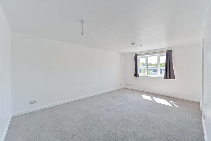 Studio For Sale In Ruston Road, Woolwich, London, SE18