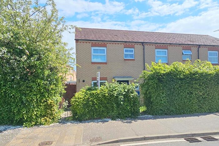 3 Bedroom End Of Terrace House For Sale In Stratford Road, Roade, Northampton, NN7
