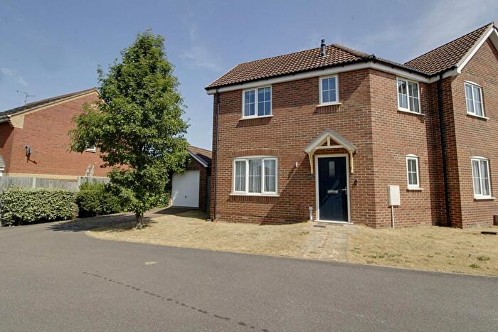 3 Bedroom Semi-Detached House For Sale In St. Vincent Close, Crowland, PE6