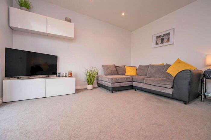 3 Bedroom Town House For Sale In Hawthorn Avenue, Mawsley, Kettering, NN14