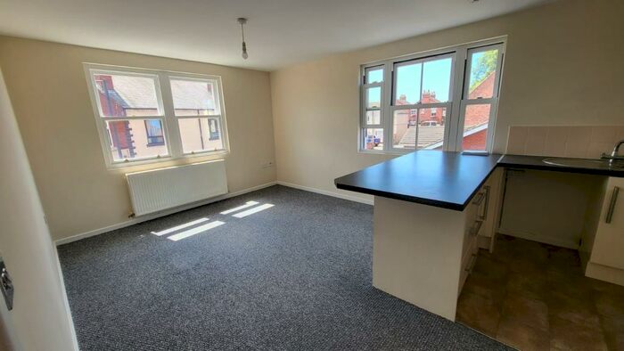 2 Bedroom Flat To Rent In Apartment, The Courtyard, Queen Street, Thorne, Doncaster, DN8
