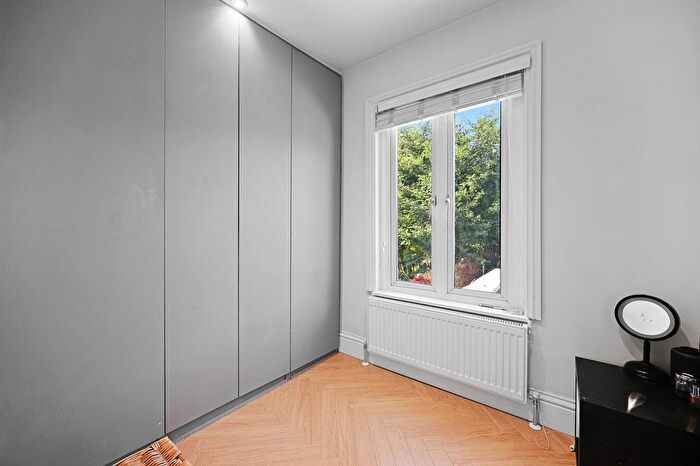 2 Bedroom End Of Terrace House To Rent In Harold Road, Sutton, SM1