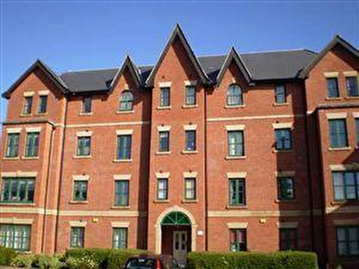 2 Bedroom House To Rent In Hadfield Close, Manchester, M14