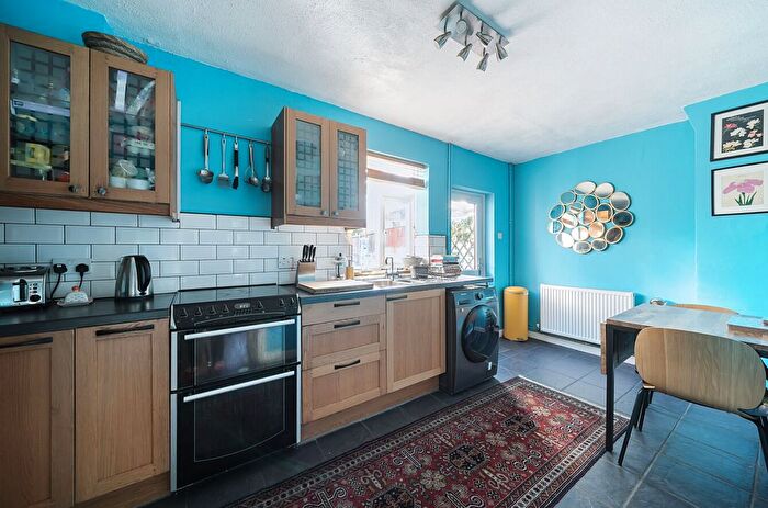 3 Bedroom End Of Terrace House For Sale In Old Farm Road, Guildford, Surrey, GU1