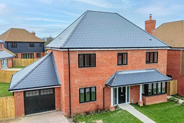 4 Bedroom Detached House For Sale In Ashford Hill, Thatcham, RG19