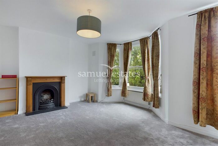2 Bedroom Flat To Rent In St Johns Hill Grove, Battersea, SW11