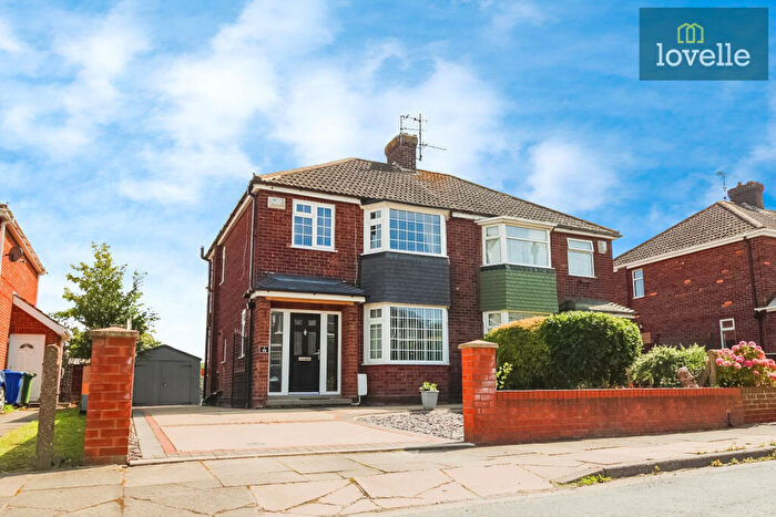 3 Bedroom Semi-Detached House For Sale In Rosemary Avenue, Grimsby, DN34