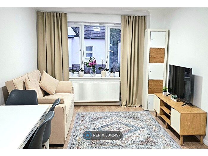 1 Bedroom Flat To Rent In Mayfield Court, Sutton, SM2