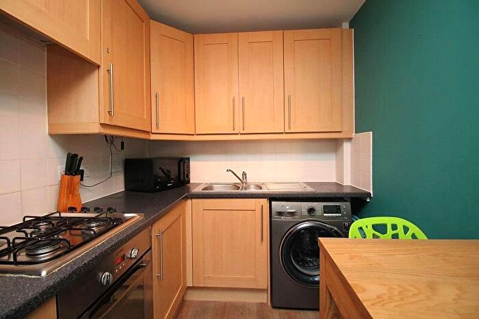 2 Bedroom Apartment To Rent In Romford Road, Forest Gate, London, E7