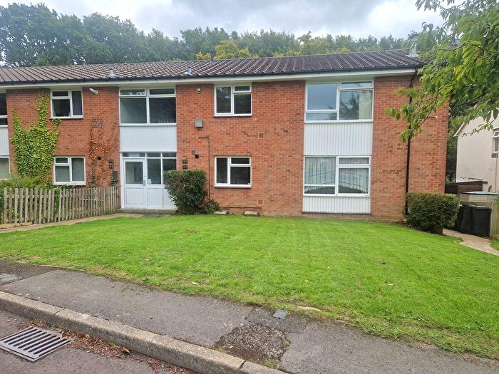 2 Bedroom Flat To Rent In New Road, Netley Abbey, SO31