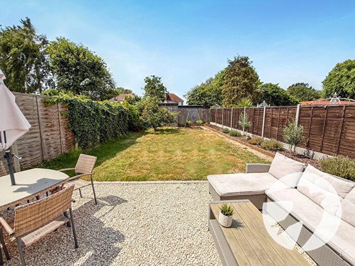 3 Bedroom Semi-detached House For Sale In Elmhurst Road, London, SE9