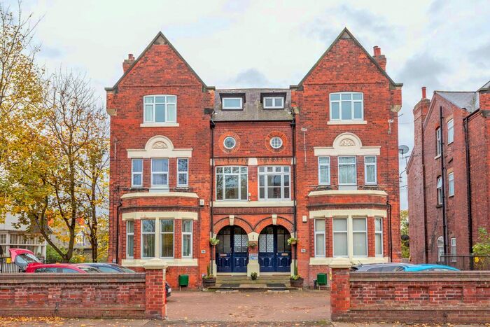 2 Bedroom Flat For Sale In Thorne Road, Doncaster, DN2