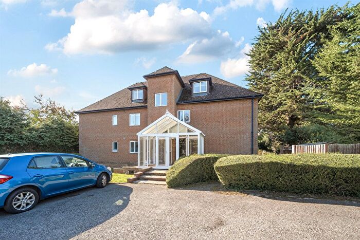 2 Bedroom Flat For Sale In Court Road, Maidenhead, SL6