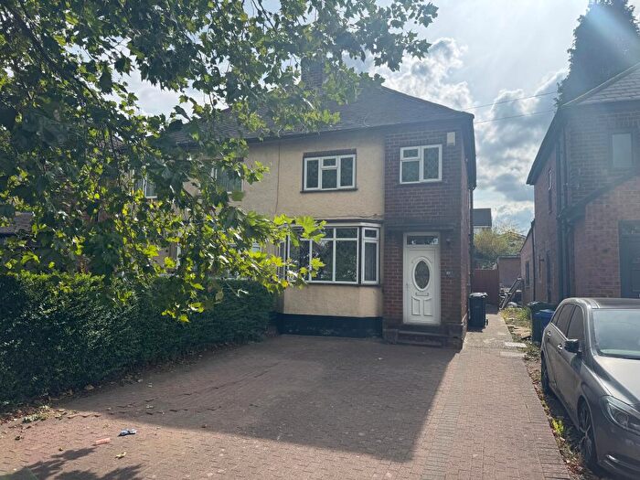 3 Bedroom Semi Detached House For Sale In Birmingham New Road, Dudley, DY1