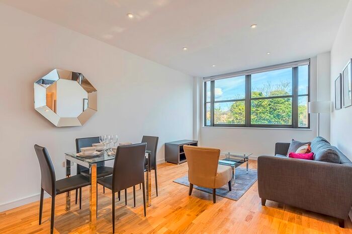 2 Bedroom Flat To Rent In Scimitar House, Eastern Road, Romford, Essex, RM1