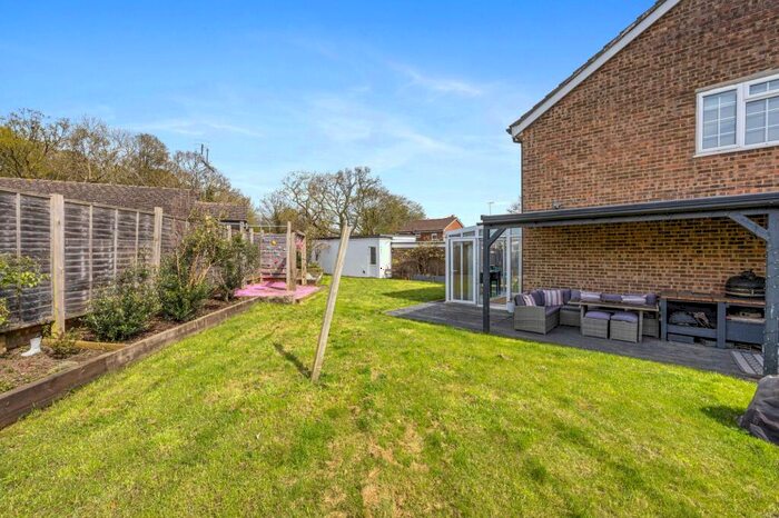 5 Bedroom Detached House For Sale In Darenth Way, Horley, RH6