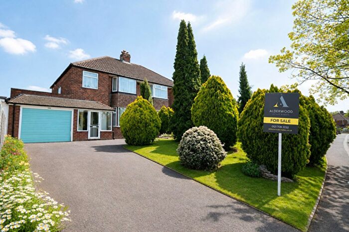 3 Bedroom Semi-detached House For Sale In Old Lode Lane, Solihull, B92
