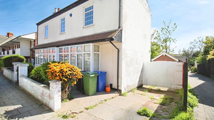 5 Bedroom Detached House For Sale In Mill Road, Cleethorpes, DN35