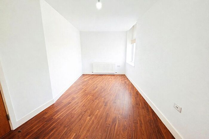 1 Bedroom Studio To Rent In City House, Cranbrook Road, Ilford, IG1