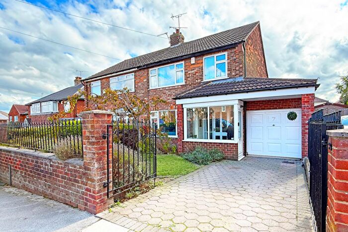 3 Bedroom Semi-detached House For Sale In Kingsley Drive, Harrogate, HG1