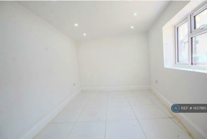 Studio To Rent In Scotts Road, London, E10