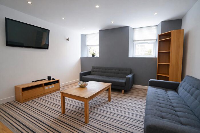 4 Bedroom Apartment To Rent In Ambrose Street, Bangor, LL57