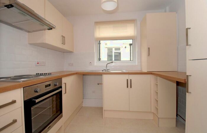 3 Bedroom Semi-Detached House To Rent In Hugh Allen Crescent, Marston, OX3