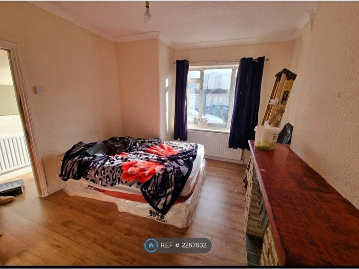 4 Bedroom Terraced House To Rent In Roman Road, Ilford, IG1