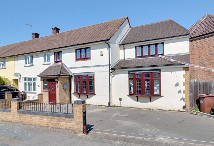 3 Bedroom Terraced House For Sale In Fullarton Crescent, South Ockendon, RM15