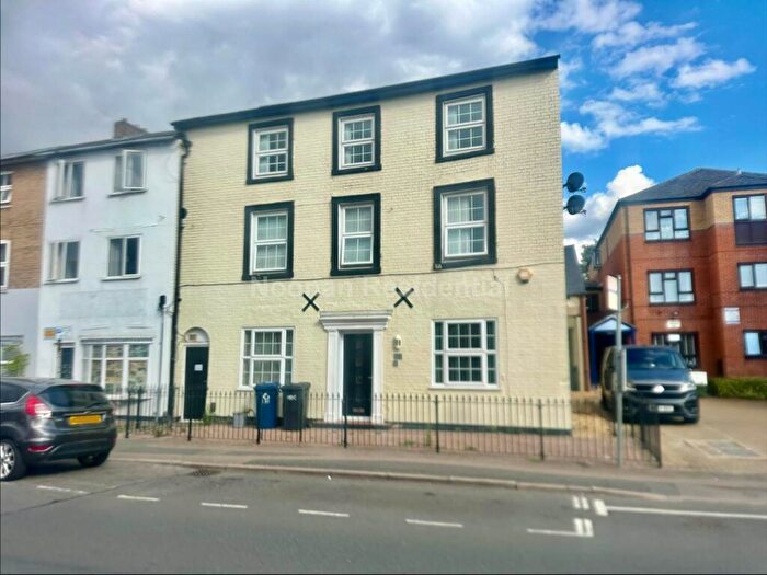 2 Bedroom Flat To Rent In New Street, St Neots, PE19