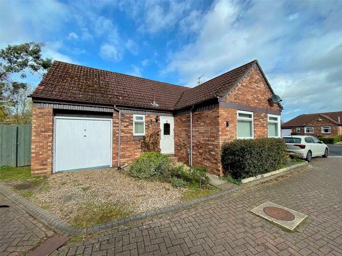 2 Bedroom Bungalow To Rent In High Trees Mount, Sutton, Hull, East Yorkshire, HU8