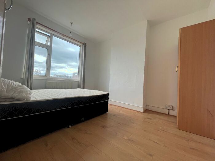 1 Bedroom Flat To Rent In Ardleigh Green Road, Hornchurch, RM11