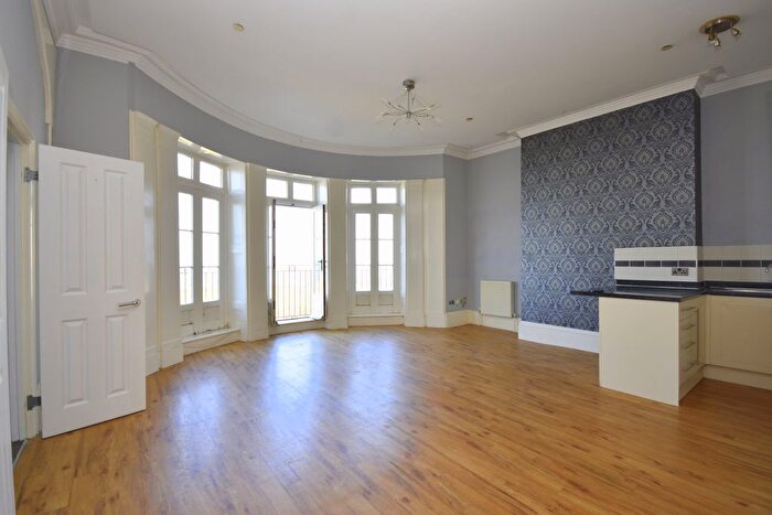 2 Bedroom Flat For Sale In Fort Crescent, Margate, Kent, CT9 - Photo 3