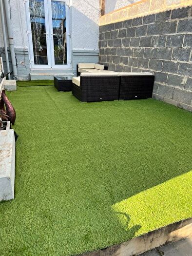 5 Bedroom Semi-Detached House To Rent In Ilford, IG1