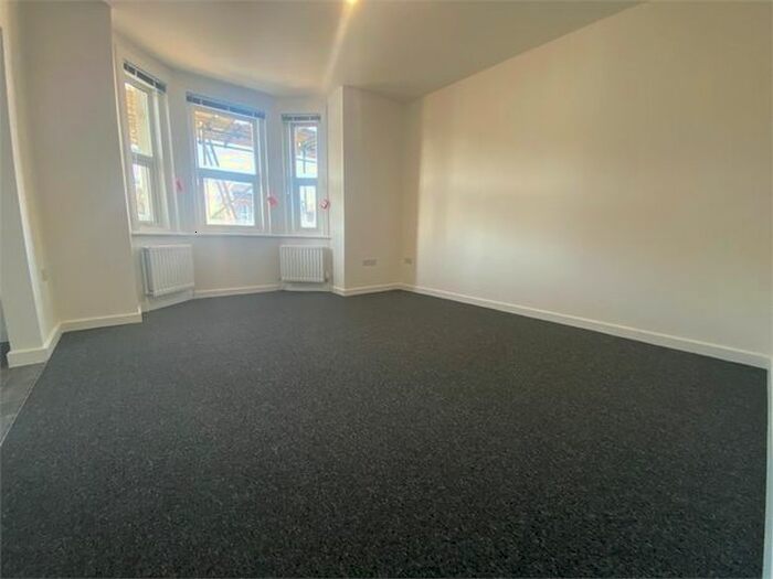 3 Bedroom Flat To Rent In 68 Drummond Road, Bournemouth, Dorset BH1