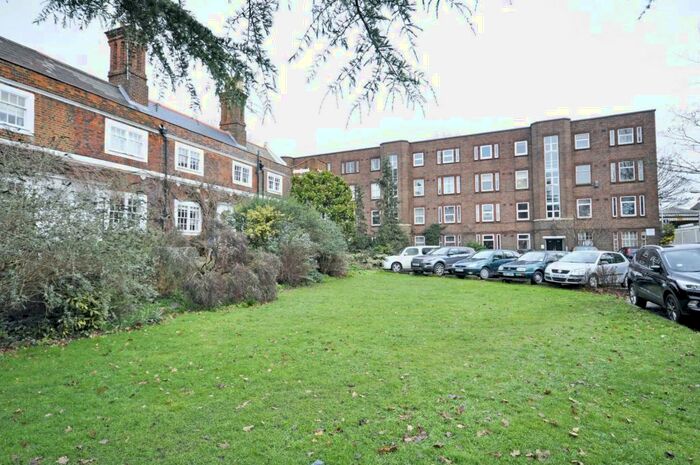 2 Bedroom Flat To Rent In Rosemary Gardens, Mortlake, SW14