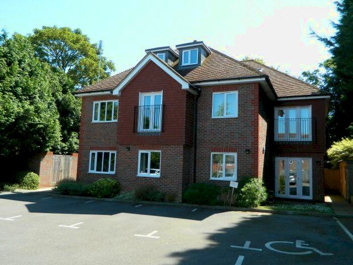 2 Bedroom Flat To Rent In Arun Way, Horsham, RH13