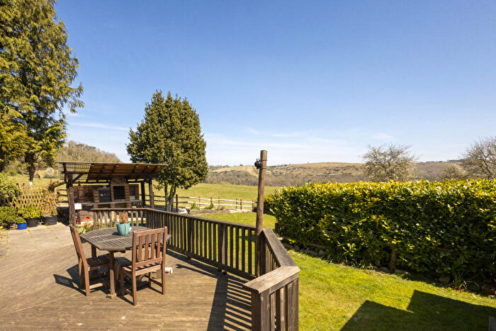 4 Bedroom Semi-Detached House For Sale In Little Beachborough Cottages, Newington, CT18