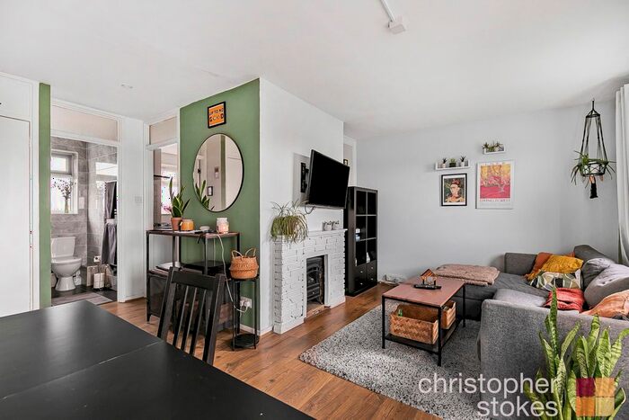 2 Bedroom Flat To Rent In Downfield Road, Cheshunt, Waltham Cross, Hertfordshire, EN8