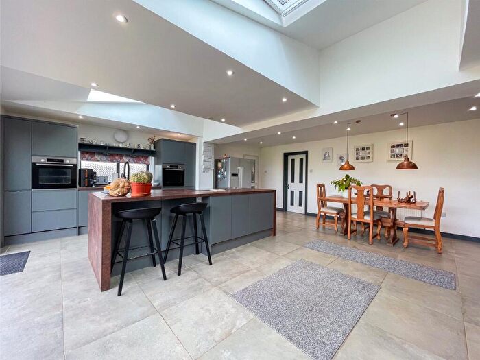 3 Bedroom Semi Detached House For Sale In Bourne Road, Gravesend, DA12