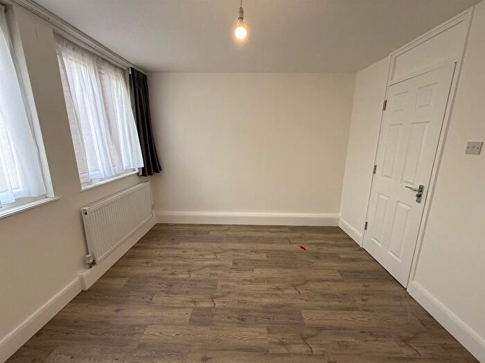 4 Bedroom Town House To Rent In Silver Street, London, N18