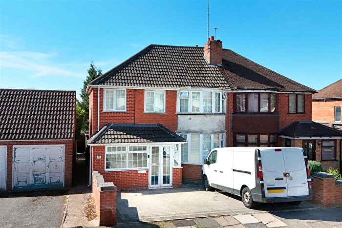 3 Bedroom Semi Detached House For Sale In Rectory Park Road, Sheldon, Birmingham, B26